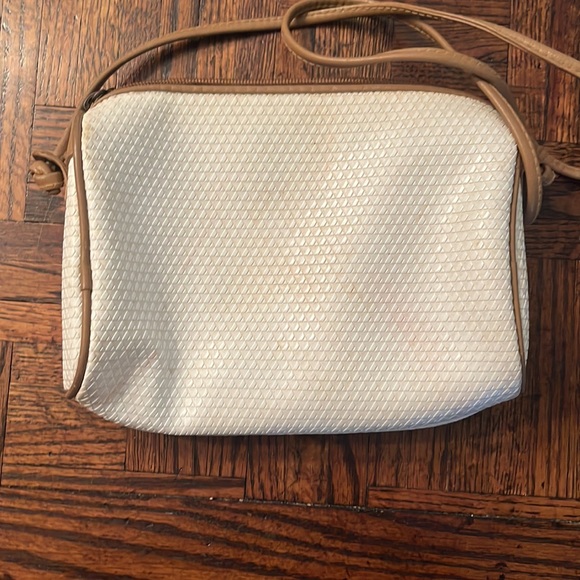 Vintage Liz Claiborne white purse - Picture 2 of 7
